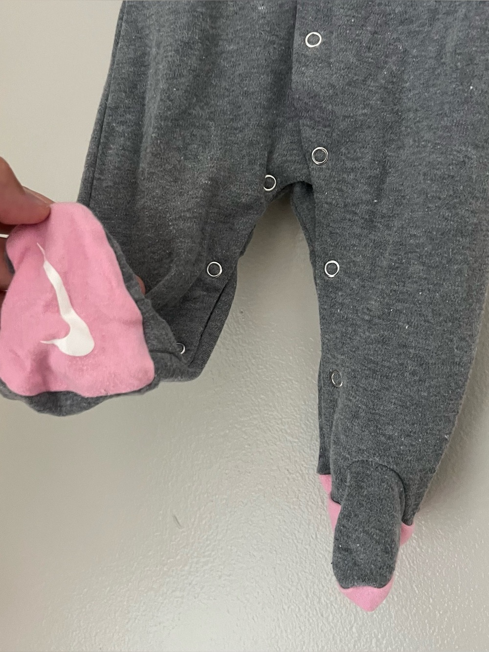 Nike Baby girl One piece footie sleeper 6 mos - Picture 3 of 6